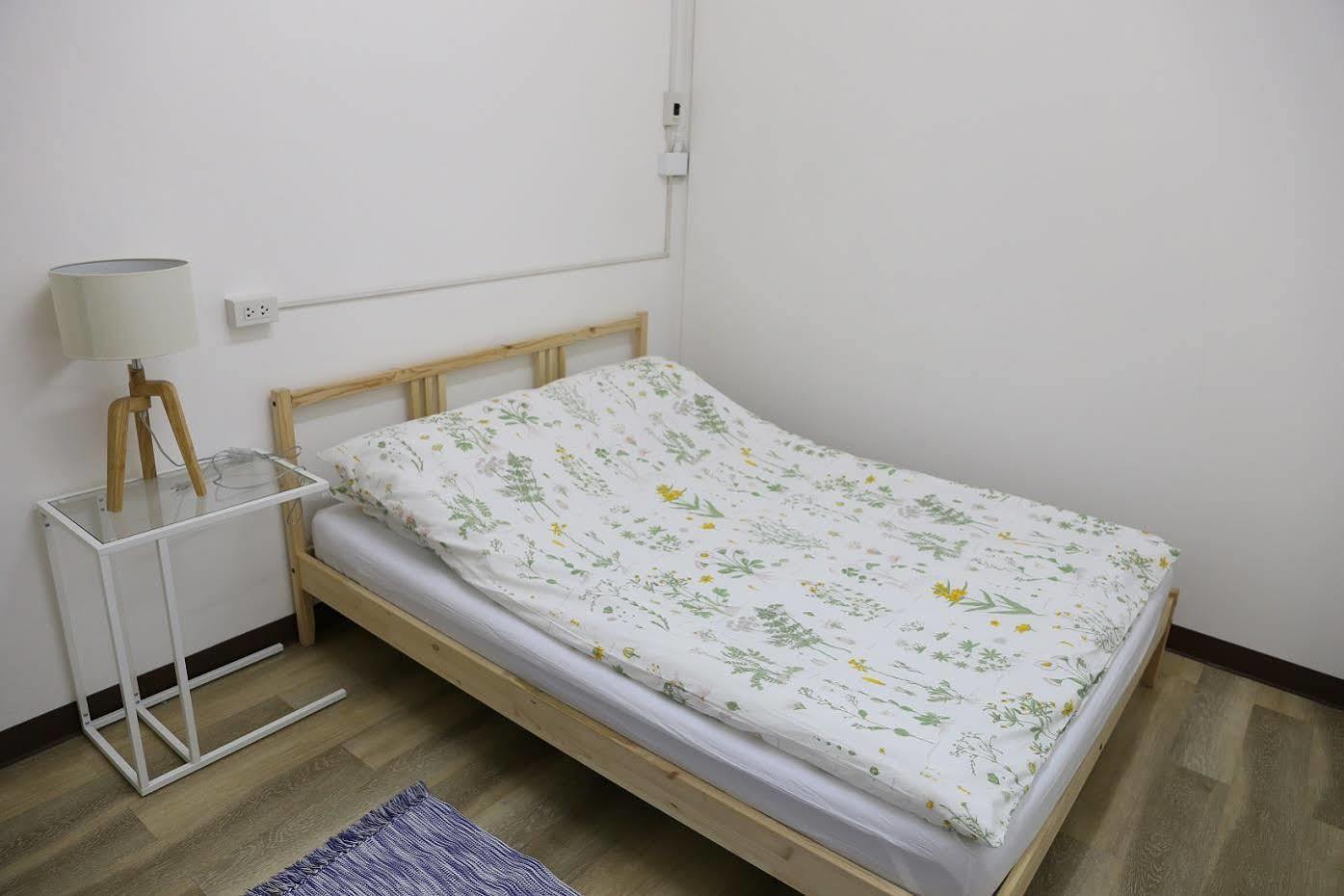 Green Home Hostel And Massage Bangkok Luaran gambar